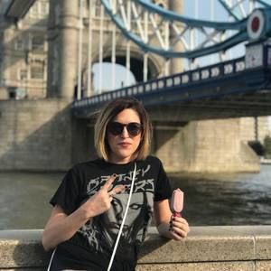 Meet your Posher, Lauren